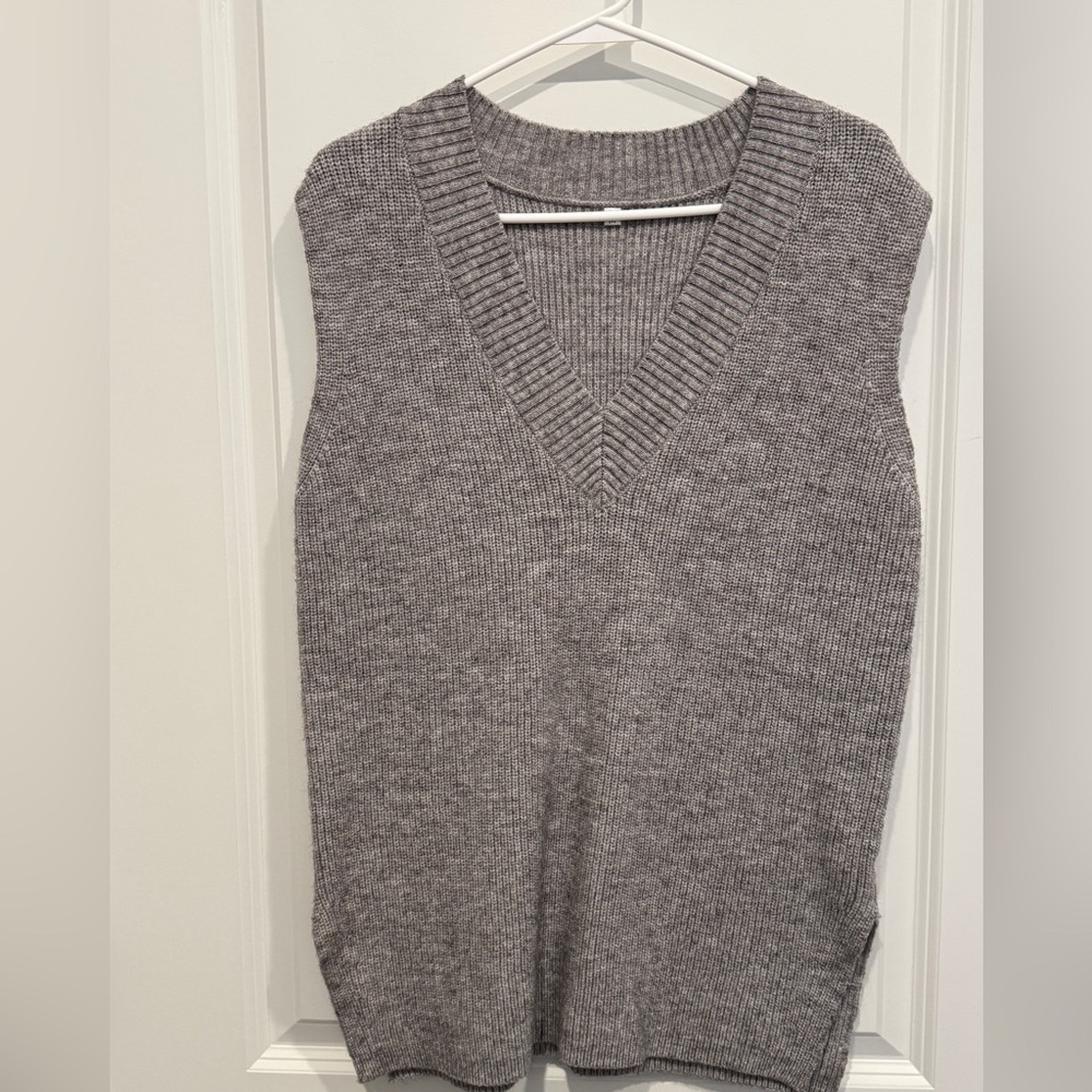 Gray Knit Sleeveless Sweater Vest